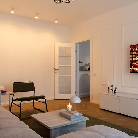 Designer Flat With Character Apartment *