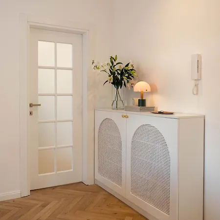 Designer Flat With Character Apartment